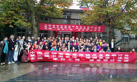 奔腾生长，登岸纽约时期广场纳斯达克大屏