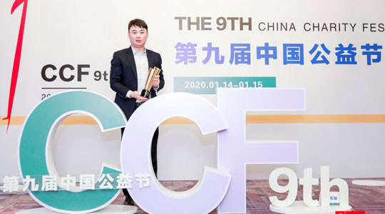共克时艰，为爱苦守